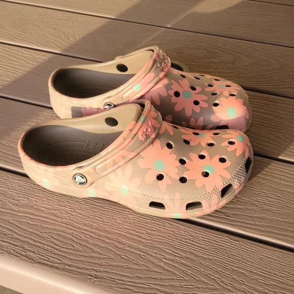 Womens Crocs - Pink and Tan Size 8 - Picture 7 of 7